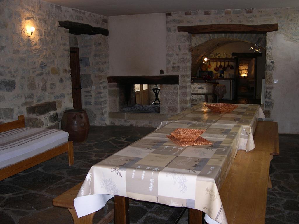 La Bergerie Bed & Breakfast Sainte-Eulalie-de-Cernon Exterior photo